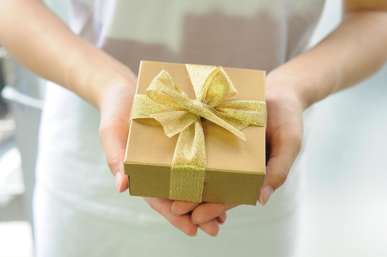 Gift box celebration arrangement